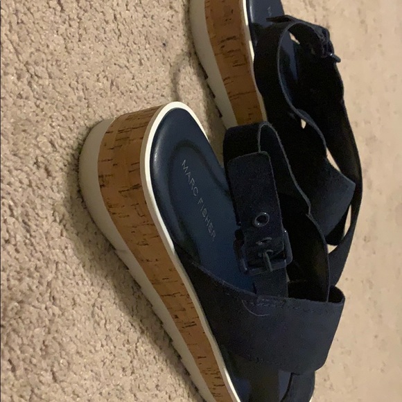 Marc fisher raised open flats - Picture 2 of 3